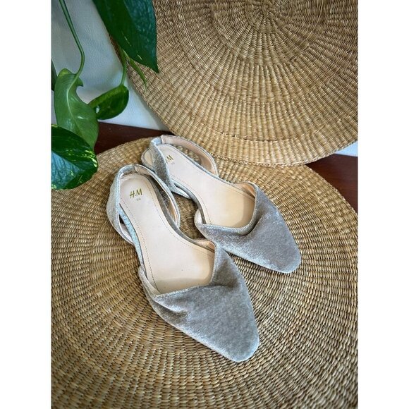 H&M women’s size 36 silver flats - Picture 1 of 8